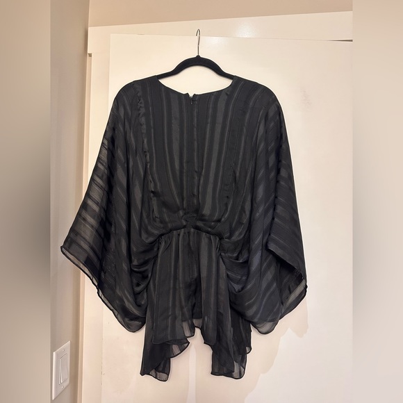 SUZY SHIER | Bnwt Black sheer butterly Top - Picture 2 of 5